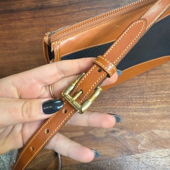 Vintage Dooney and Bourke Crossbody Bag - Picture 3 of 7